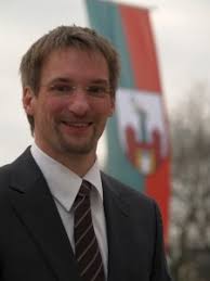 Tobias Schlitzke von Andere-Parteien.de hat mit dem Vorsitzenden Oliver ...