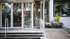 Man (34) uit Ermelo aangehouden voor vernielingen gemeentehuis Loosdrecht