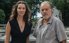 Quem é Francesca na novela 'Quem Ama Cuida'? Uma pista inusitada pode indicar futuro da misteriosa personagem. Veja mais!