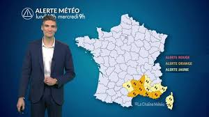 Vigilance forte inondations 2026: flooded river in southern France during Mediterranean episode