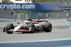 Formula 1 will economically benefit thousands of Latinos in Miami by offering job opportunities
