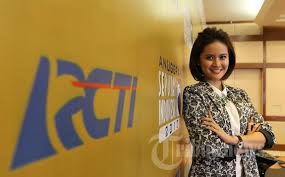 Hasil gambar untuk bugil telanjang NAJWA SHIHAB indonesia presenter tv