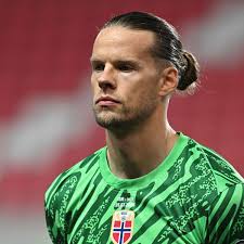 Goleiro norueguês que eliminou o Brasil na Copa e provocou Neymar assina com novo clube