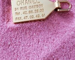 Chanel zipper pull with logoの画像