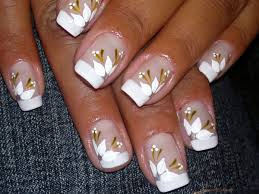 Resultado de imagem para unhas francesinha com flor