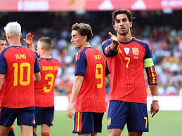 Ferran Torres roza el 2-1 con un derechazo al travesaño