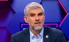 Manuel de Tezanos pierde la paciencia con jugador de la UC y le deja feroz crítica: “No hizo casi nada”