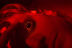 Cara-de-Barro: Veja novo banner do terror da DC Studios