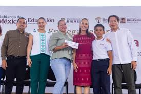 Inicia presidenta Sheinbaum entrega de tarjetas de la Beca “Rita Cetina” para primaria en VdeA