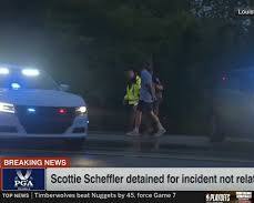 Image of Scottie Scheffler in handcuffs (archive photo)
