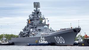 Росія «відроджує» найбільший у світі військовий корабель, що спонукає НАТО пильно стежити за цим.