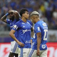 Leitura labial mostra discussão de jogadores do Cruzeiro: 'Vai ficar feio'
