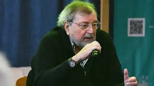Francesco Guccini, la sorpresa del Maestrone alla mostra: “Non uscivo di casa da 18 mesi, avevo un po’ paura”
