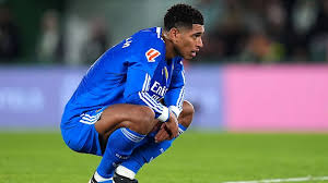 Real Madrid Stumbles to Draw Against Elche, Maintaining Narrow Lead in La Liga