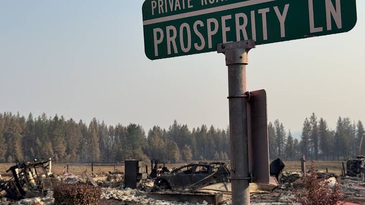 Spokane wildfires destroy hundreds of structures, displace tens of thousands; crews gain containment as hot, windy weather looms
