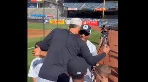 Aaron Judge greets Russell Wilson's family