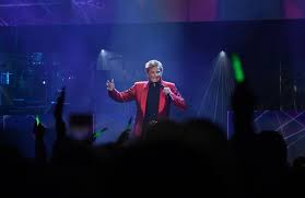 Music legend says his ‘lungs aren’t ready yet,’ postpones more shows after cancer surgery