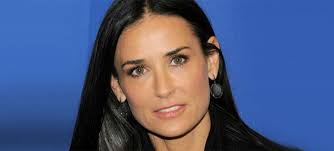 Según lo publicado por el diario Bild Zeitung, Demi Moore viaja con frecuencia a Alemania para asistir a la clínica del especialista Peter Wehling, ... - el-secreto-de-demi-moore-para-mantenerse-a-los-50_wjoz6