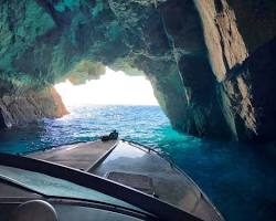 Immagine di Barche nelle Grotte Blu, Zante