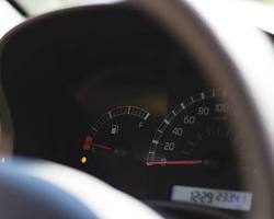 Image of Low Fuel Warning Symbol on Nissan Altima dashboard