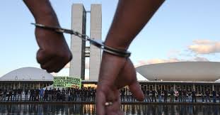 Resultado de imagem para congresso nacional destruido