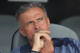 PSG chega ao Catar e Luís Enrique se preocupa com desgaste físico