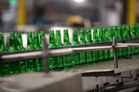 Ambev abre vagas de estágio e trainee com salário até R$ 9,5 mil e imersão internacional; veja como participar