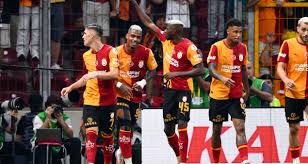 Galatasaray son iki sezonda olduğu gibi bu yıl da 3. haftada zirveye oturdu! 2 avans 34’te biter — Sözcü Gazetesi