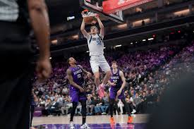 Mavs 100, Kings 98: Cooper Flagg plays though knee injury