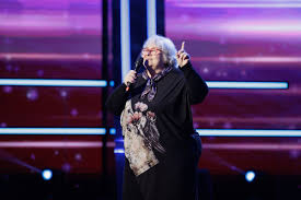 Românii au talent, 23 ianuarie 2026. Mama Velio a ridicat juriul în picioare și a emoționat până la lacrimi. Și-a îndeplinit dorința de a cânta pe scenă, după ce părinții i-au interzis să își urmeze visul de a fi artist: „A venit pentru sufletul ei”