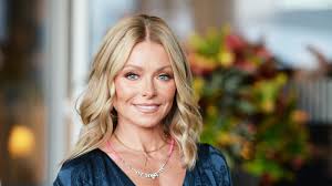 Kelly Ripa Floral Wallpaper