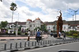 Hasil gambar untuk jalan malioboro