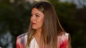 La infanta Sofía reaparece en Mallorca con el look que mejor refleja su estilo: un transgresor vestido 'tie-dye' que marca una tradición y sandalias