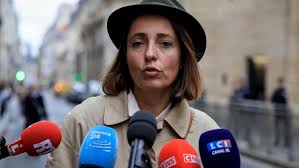 Sophie Binet CGT leader speaking to press outside Matignon in October 2026