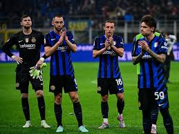 Inter Milan Slump Puts Season At Risk Ahead Of Daunting Barca Trip