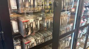 Von wegen Engpass: Händler verkaufen RAM für viel Geld und ihre Lager sind bis zum Rande gefüllt