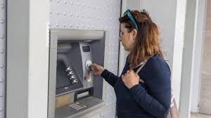 Découverts Bancaires: Panique Évitée? Lescure Intervient!