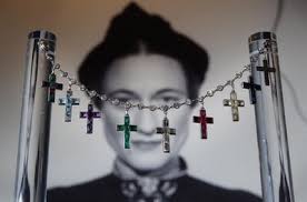 Each cross commemorated a significant event in the couples&#39; life together – one of them representing the attempted assassination on the King. - crosscharmbracelet