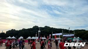 축구 보기 딱 좋은 날씨! 새 감독+새 전술에 '대기록'까지...월드컵경기장, 킥오프 3시간 전부터 '와글와글' [오!쎈 현장]