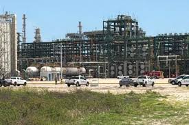 Pemex reporta fuga controlada en la Refinería Olmeca; no hubo personas lesionadas