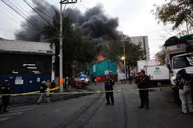 CDMX: controlan incendio en fábrica de papelería y plástico en San Pedro de los Pinos