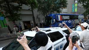 França tem chegada discreta e 'vazia' em Miami para disputa do 3° lugar da Copa contra a Inglaterra