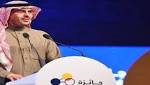 العواد يكرّم الفائزين بجائزة الإعلام