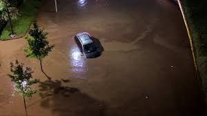 Video: Autos Quedan Varados en Inundaciones por Lluvias en Cuajimalpa