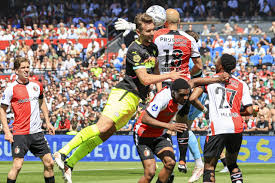 De Kuip als kruispunt in de titelrace: wie zet de toon, Feyenoord of PSV? -