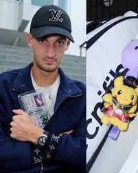 Tennisman Accro aux Pokémon! Sa Collection Vaut une Fortune!