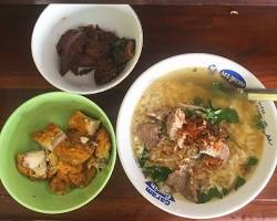 Gambar Soto Solo dengan Pelengkap Modern