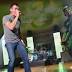 Singer ejects woman-pushing fan