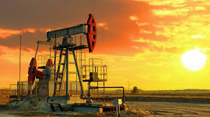 أسعار النفط تقفز فوق 125 دولاراً للبرميل مع تزايد احتمالية عودة حرب إيران