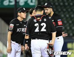 KBO kt 위즈와 KIA 타이거즈 경기 장면